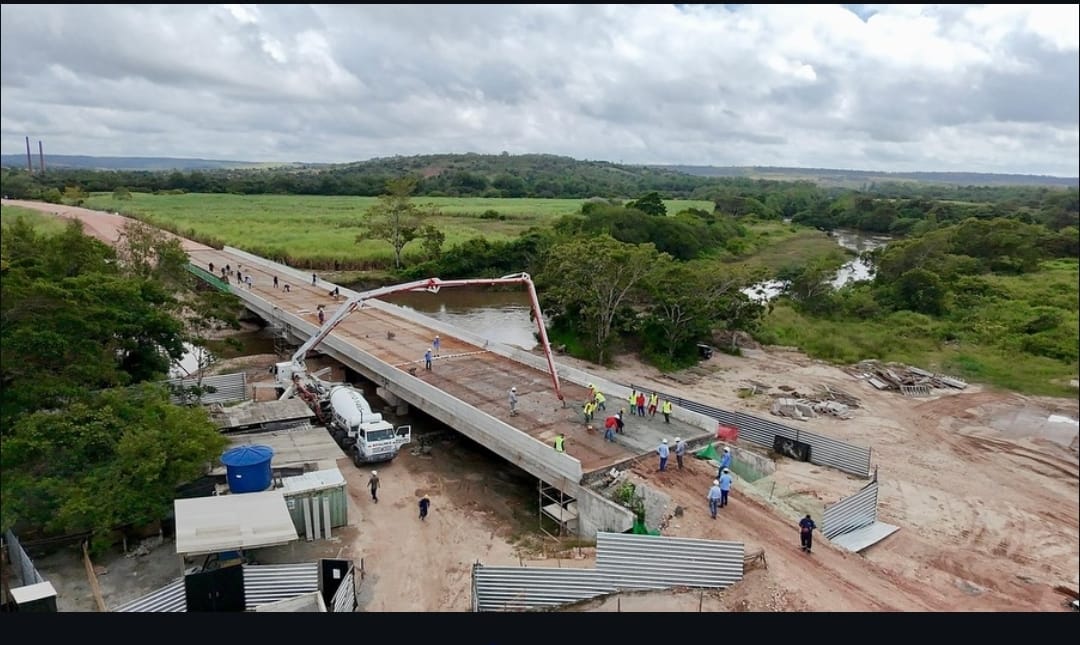 Obras da PB-033 avançam e garantirão mais mobilidade rumo à Praia de Campina